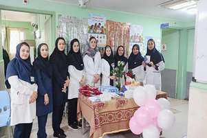برپایی ایستگاه ترویج تغذیه با شیر مادر در بیمارستان با حضور مسئولین جهت حمایت از مادران شیرده در شهرستان قیروکارزین