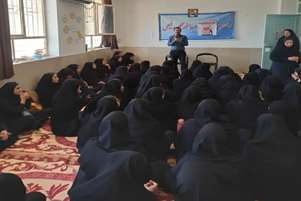 برگزاری کلاس آموزشی سلامت روان در بحران و شرایط اضطراری ۱۴ مهر ۱۴۰۴ در مدرسه دخترانه متوسطه اول فروغ دانش شهر مبارک‌آباد 